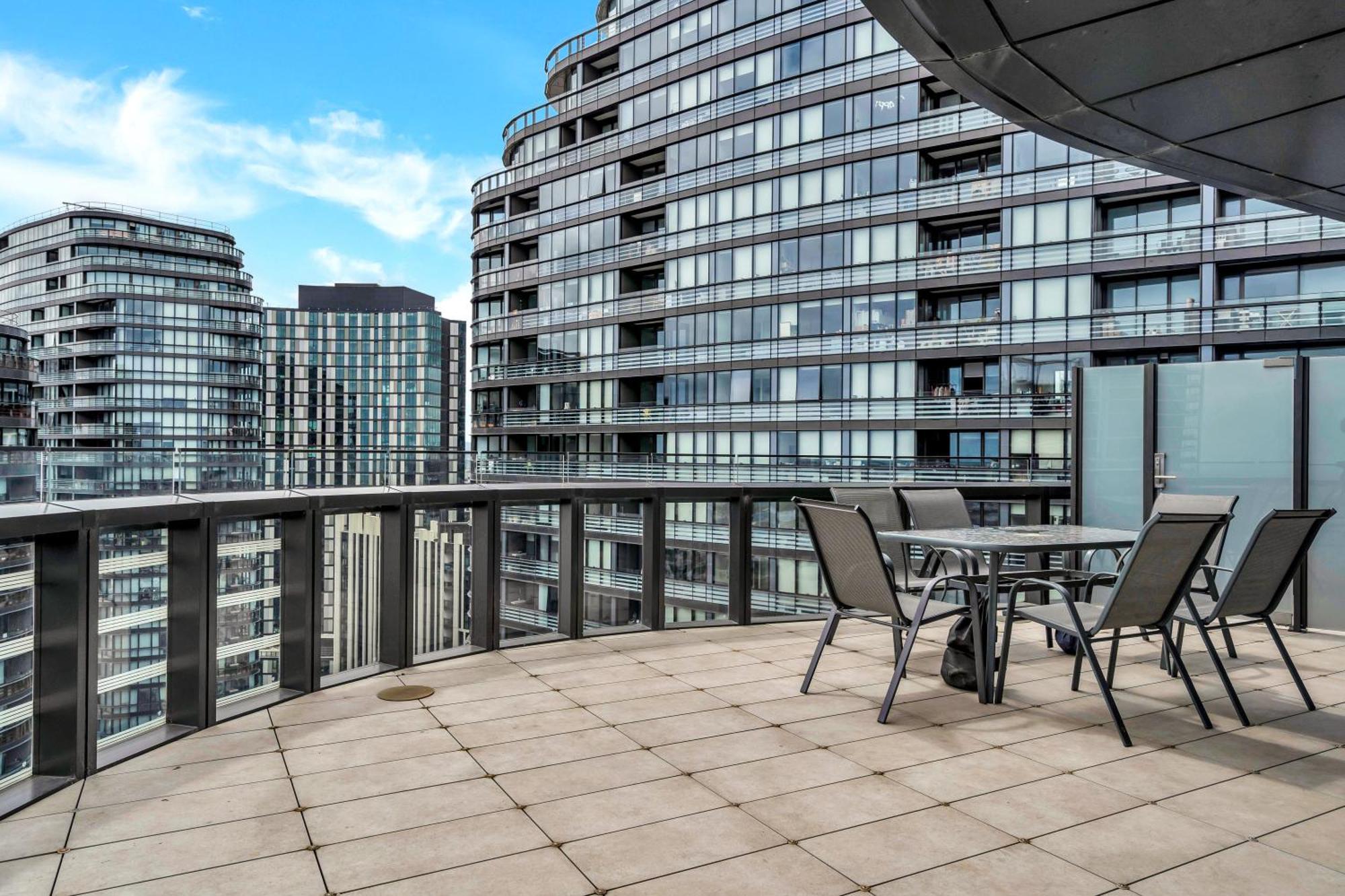 Lifestyle - Views On Collins Apartment *
