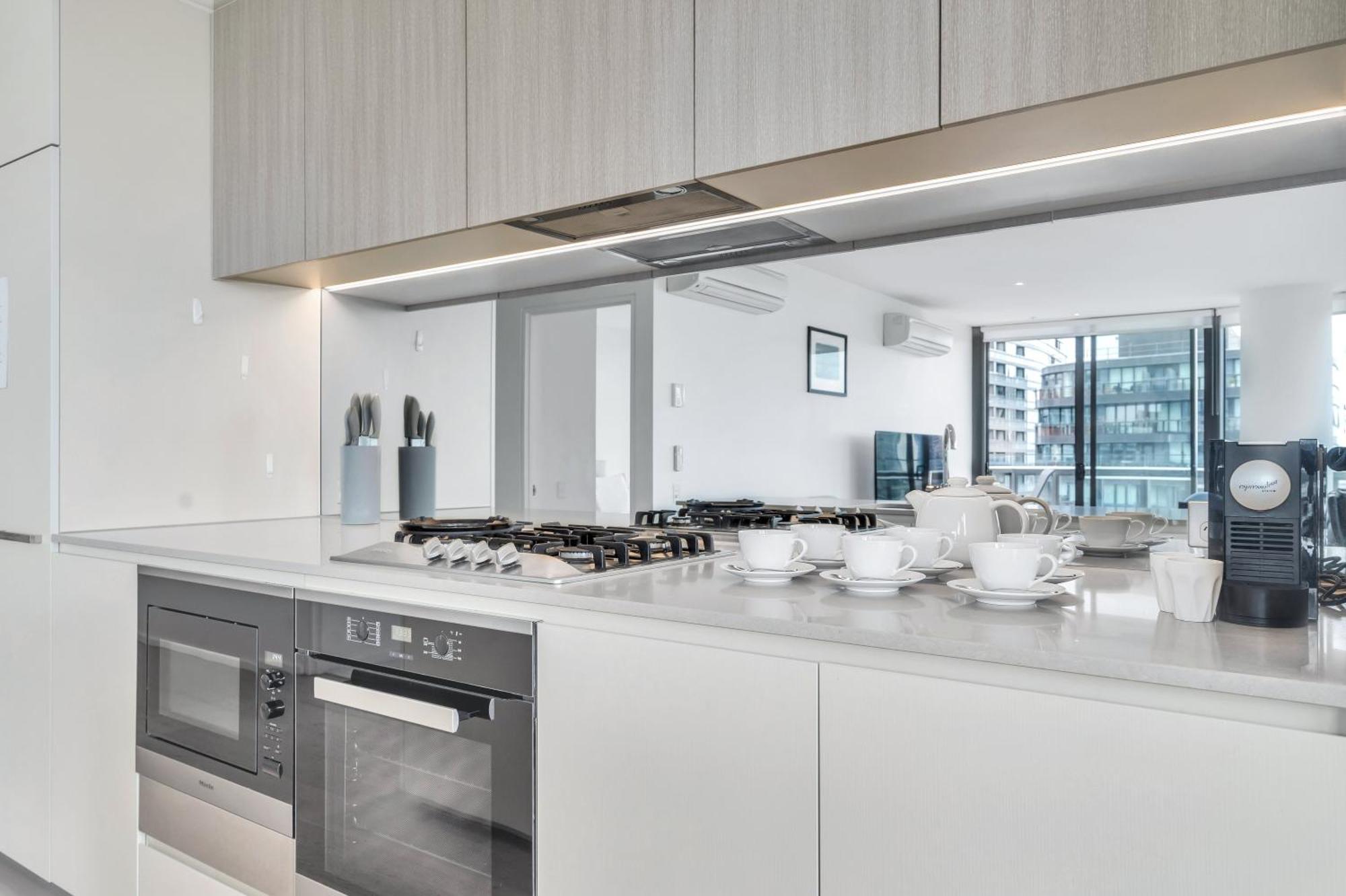 Apartment Lifestyle - Views On Collins